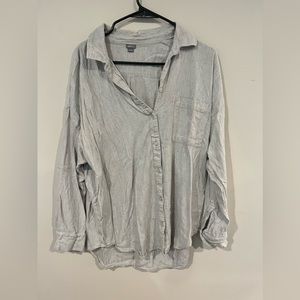 American Eagle Gray Button Up Shirt